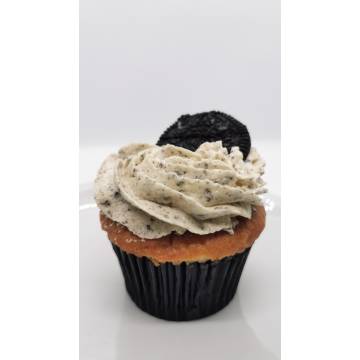 Vanilla Cupcake with Cookie and Cream Frosting